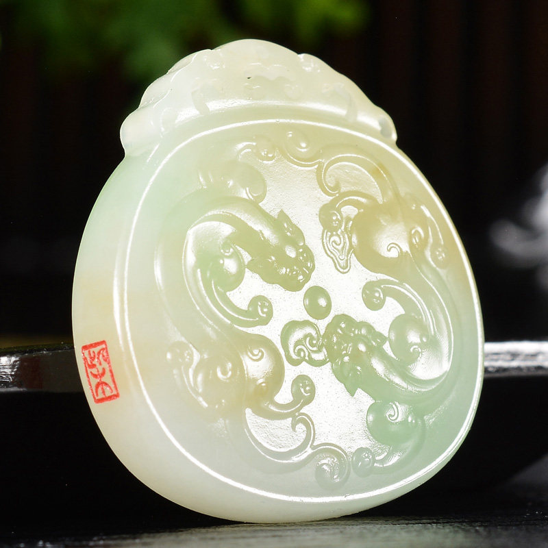 海派玉雕大师柴中飞作品和田玉龙凤呈祥 带翠 精品挂件 16.54克