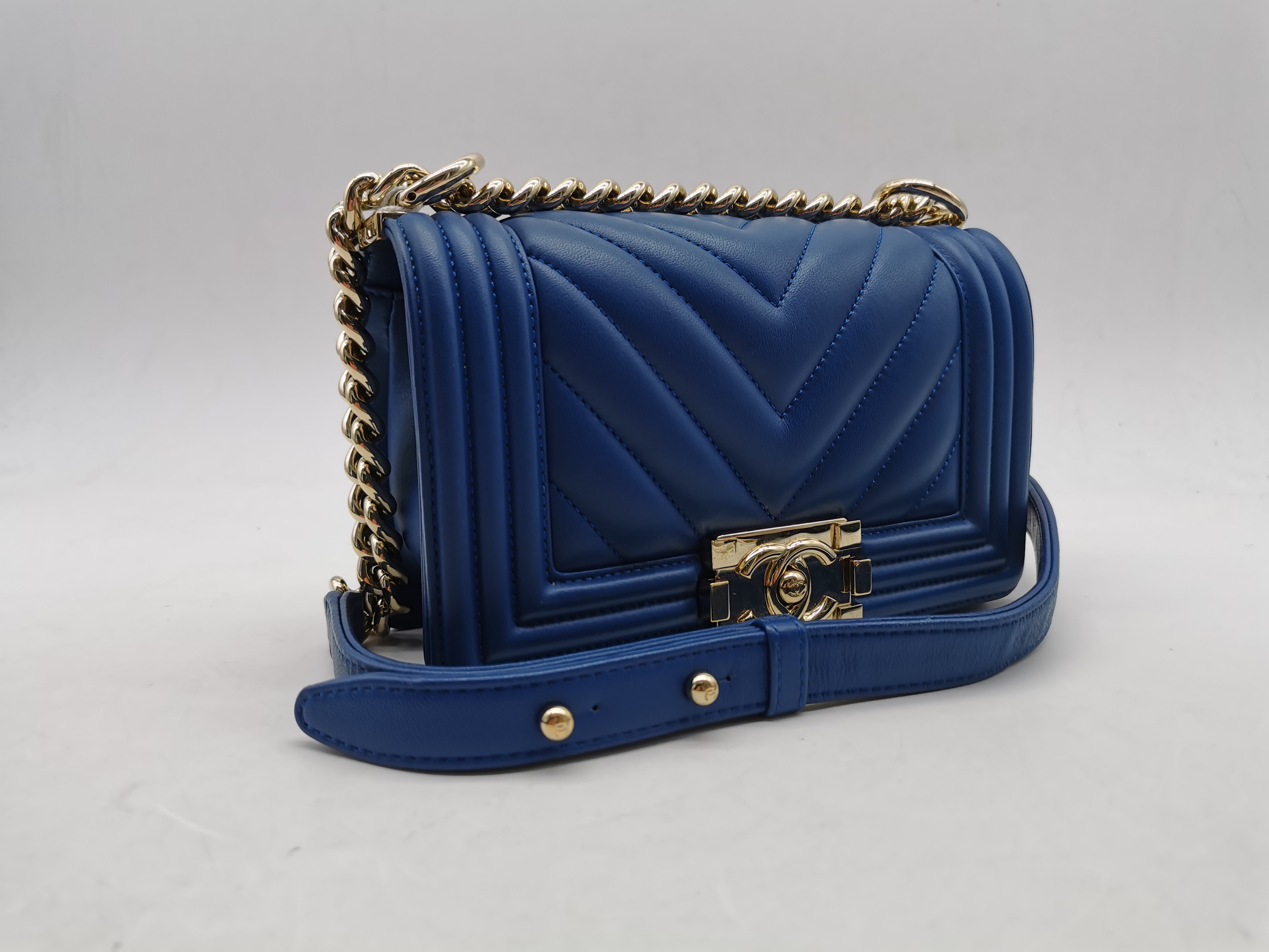 98新 chanel 香奈儿 蓝色牛皮v纹金链小号leboy单肩斜挎包 23开