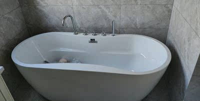 发帖和大家咨询下，果敢蛋形亚克力独立式简约浴缸好用吗?