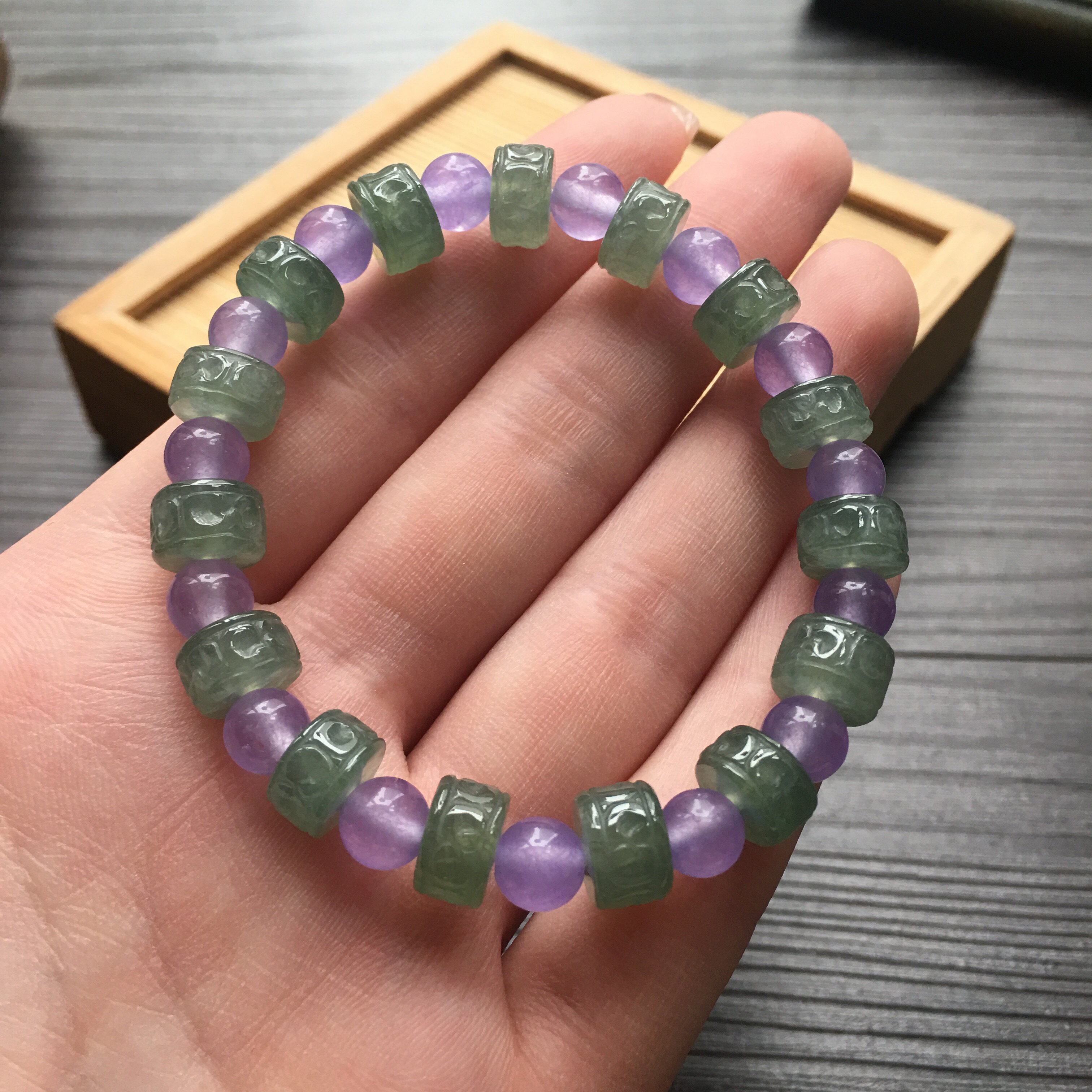 源头好货-翡翠倾城 细糯冰晴底回纹珠手串 卡8.4*5.3mm