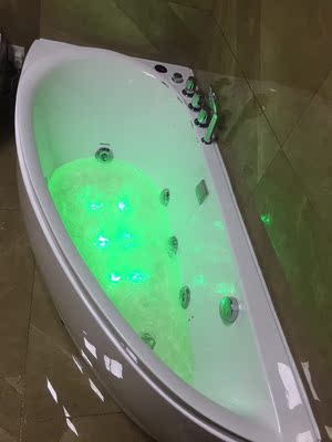 欧凯伦双人情侣扇形按摩浴缸好用吗?空间够不够大?