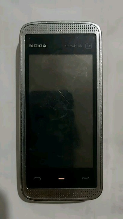 诺基亚经典手机5530,各项功能正常，电池不是该机型（诺基亚
