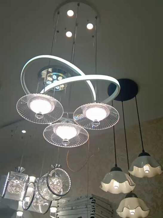 餐厅灯现代简约led创意铝材吧台客厅餐厅卧室吊灯饭厅灯具体