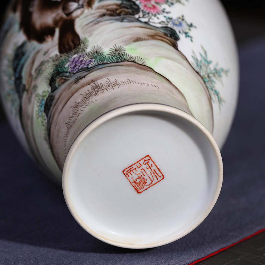 拍一送一【孤品珍藏】系60年代景德镇艺术瓷厂 粉彩威震四方瓶