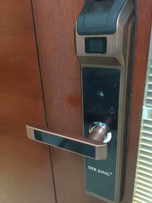 解说闺蜜推荐的三星智能锁好用吗，指纹识别灵敏吗？求助！