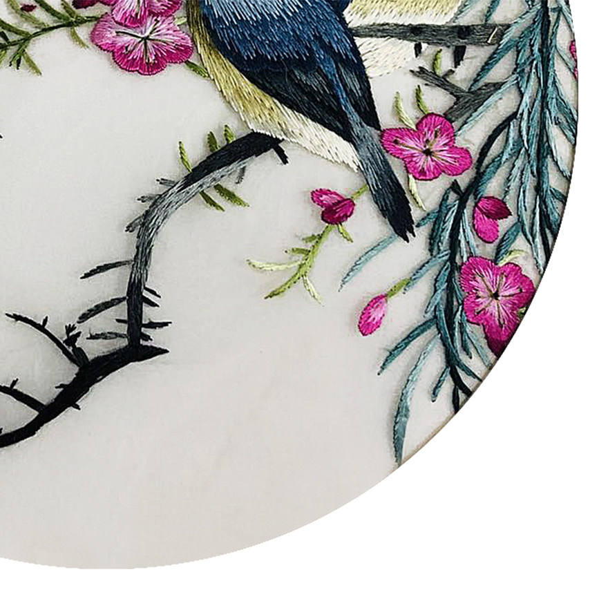 高新区镇湖郁勤刺绣艺术工作室  如意座摆件《春色花鸟》苏绣真丝起 