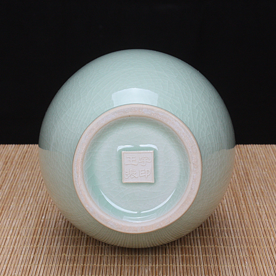 汝瓷粉青柳叶瓶 大师款 王振宇 河南省陶瓷艺术大师 玛瑙釉精品