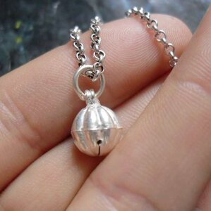 泰银铃铛吊坠图片