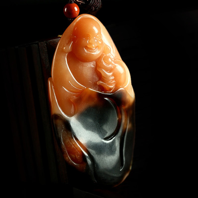 顶级天然台山玉乌鸦皮籽料俏色巧雕佛公雕件手把件