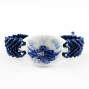 Blue and white porcelain Lotus the Lotus bracelet hand Kung Fu woman retro classic national wind to send foreigners gifts