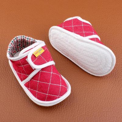 婴儿鞋子0-1岁秋季手工软底小布鞋春秋款男宝宝女布底不掉学步鞋