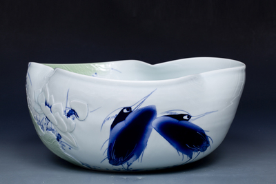 景德镇陶瓷工艺美术师 万芳作品《相依》