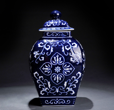 人民瓷厂精品柴窑 霁蓝釉留白花卉纹四方罐