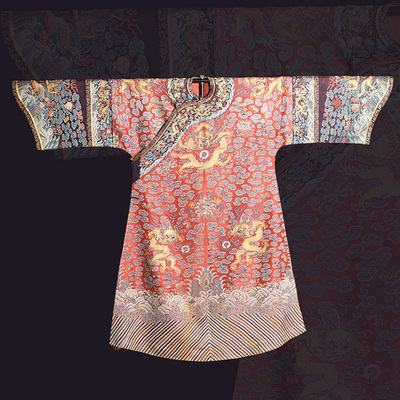 后妃吉服 老红地绣盘金龙纹袍 品相完整 难得的传世精品
