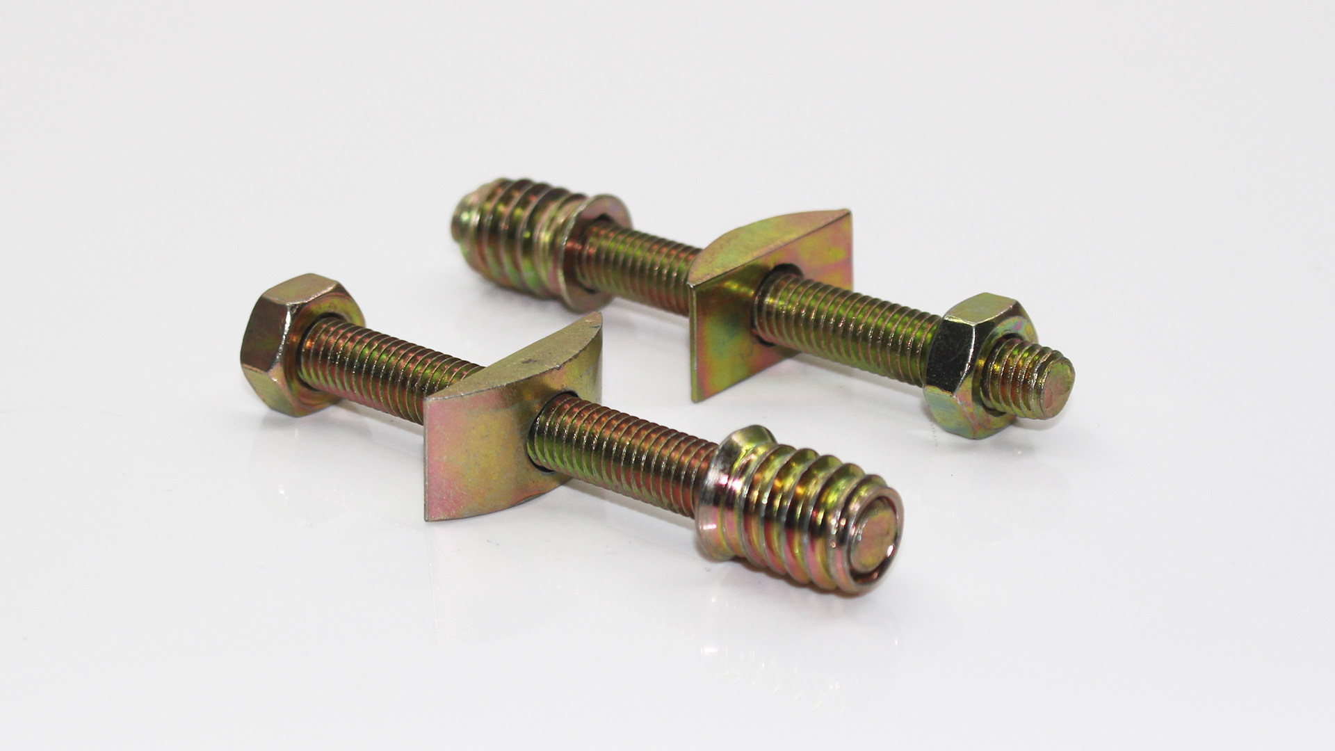 江西赣州一工厂紧急调货半月牙四合一连接件