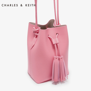 ck和coach皮帶哪個好 CHARLES KEITH 水桶包 CK2-80670458 流蘇抽帶斜挎女式單肩包 ck和coach包