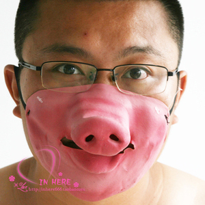 恶搞脸上画猪鼻子图片