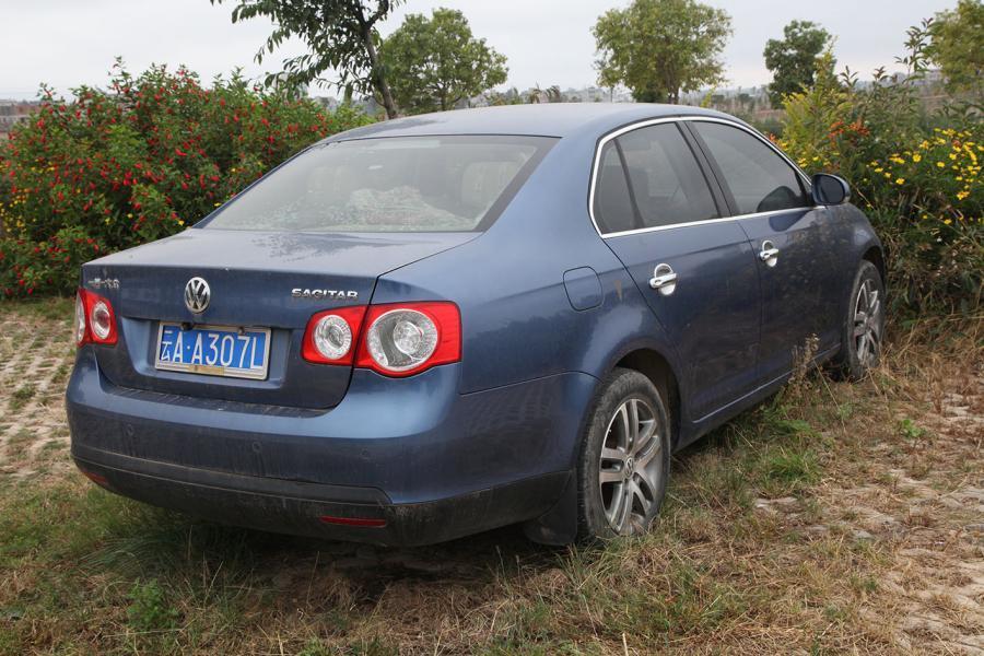 【第一次拍卖】车牌号为云aa307l速腾牌蓝色小型轿车一辆