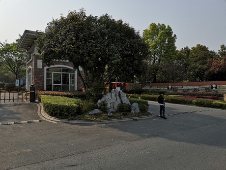 镇江市丹徒驸马山庄领山别墅百合园j幢106室房产