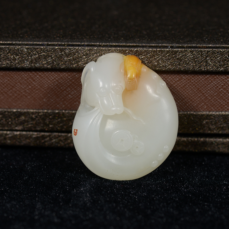 省级玉雕大师李先锋作品 和田玉 旺财挂件 45g