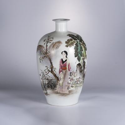 江西省工艺美术大师 曹爱勤作品 粉彩的物瓷瓶《芭蕉美女》