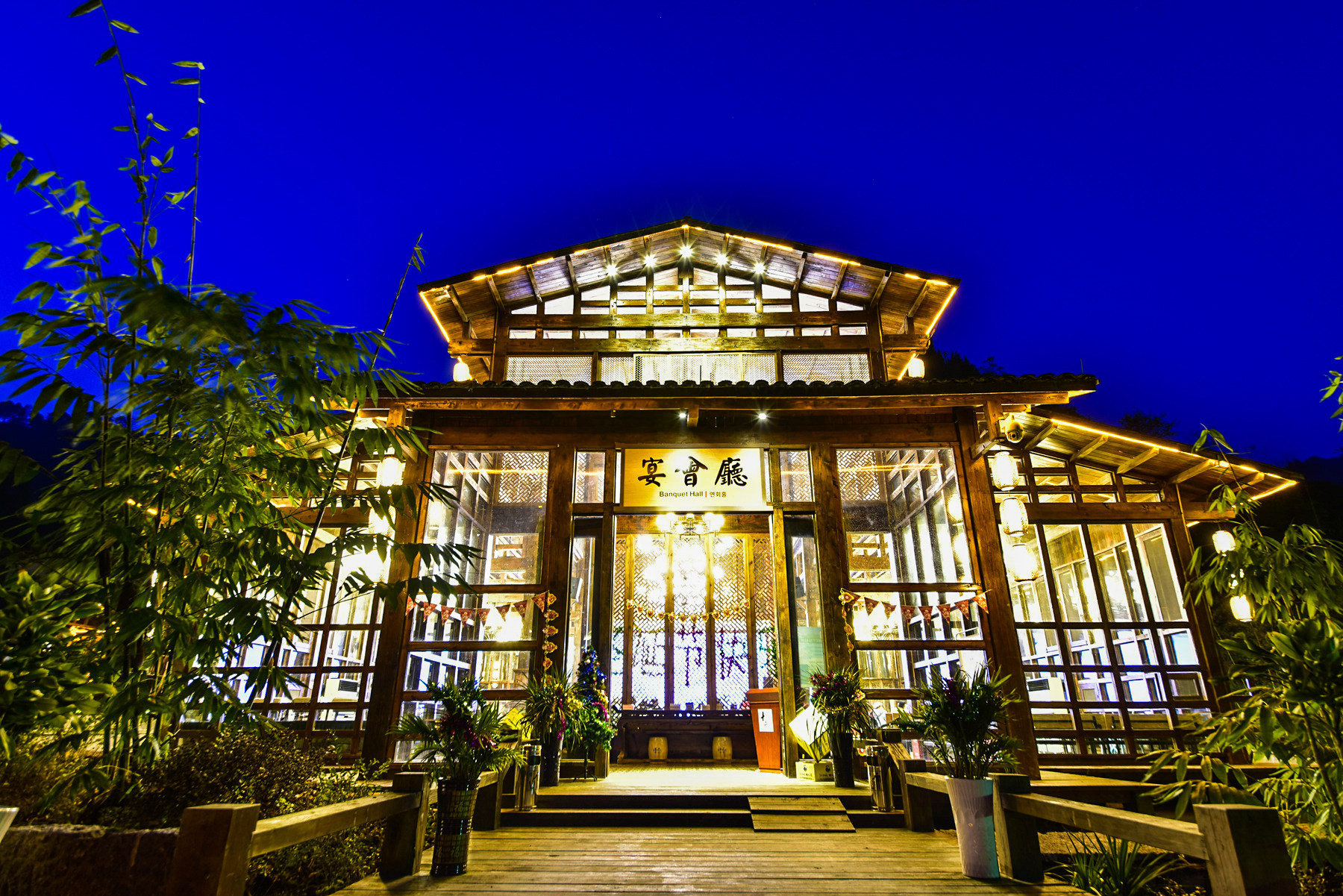 绥阳十二背后双河客栈豪华华大床房酒店客栈日历