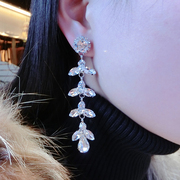 Escort Pack mail girl Korea fashion earrings long crystal earrings Bridal jewelry wedding jewelry
