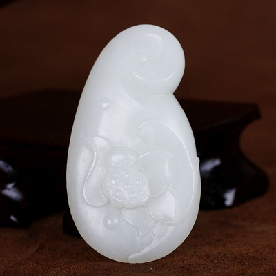 新疆玉雕名家王磊作品 和田玉白玉连生贵子挂件50.385克