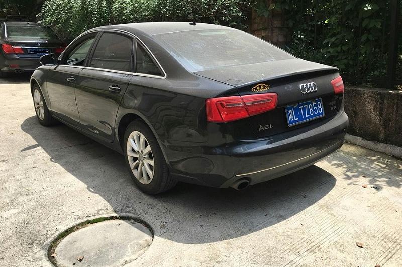 【第一次拍卖】奥迪牌黑色小轿车一辆