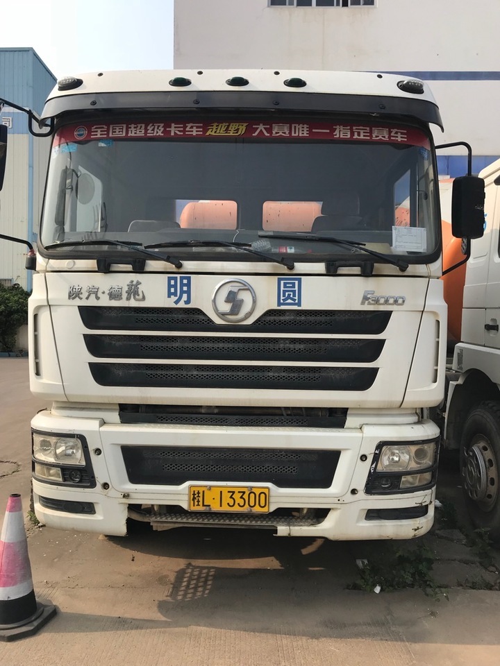 【第一次拍卖】中联牌混凝土搅拌车1台,车牌号为:桂l13300