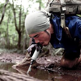 自由兵军迷户外战术净水器野外求生旅行便携式过滤水器野营装备