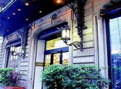 德米多弗酒店
