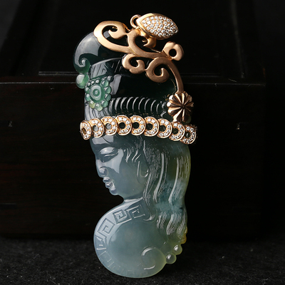 缅甸翡翠a货 18k金伴钻镶嵌冰种三彩少女头像挂件 34.73g