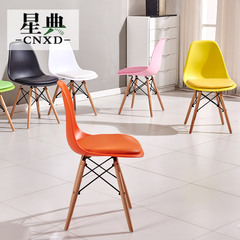 星典简约时尚塑料椅餐椅创意Eames伊姆斯带坐垫椅子靠背椅