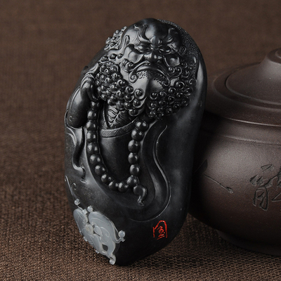 省级玉雕大师仵志国作品 和田玉达摩把件 257.54g