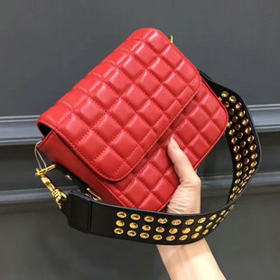 be dior bag歐洲價格 2020夏新歐貨女包 歐洲站真皮鉚釘韓版單肩包壓格時尚斜跨小方包 balenciaga包包價格