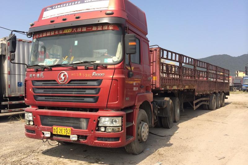 【第一次拍卖】车牌为鲁q2e782重型半挂牵引车及鲁qt797重型仓栅式半