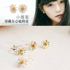 Korean version of the mini Daisy temperament pierced earrings-free sweet Auricular acupuncture ear clip earrings 925 sterling silver allergy-541