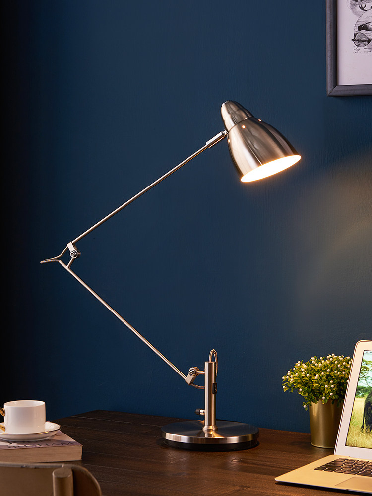 长臂台灯摆放技巧让学习效率翻倍