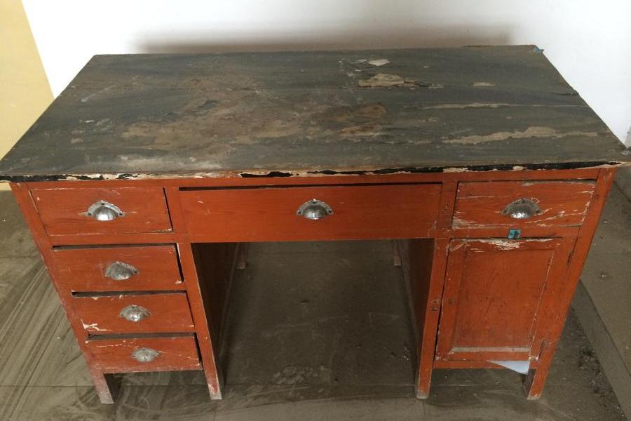 【第一次拍卖】老式木制办公桌一张