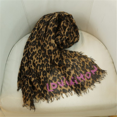 【中古】lv 限量款豹纹真丝褶皱围巾