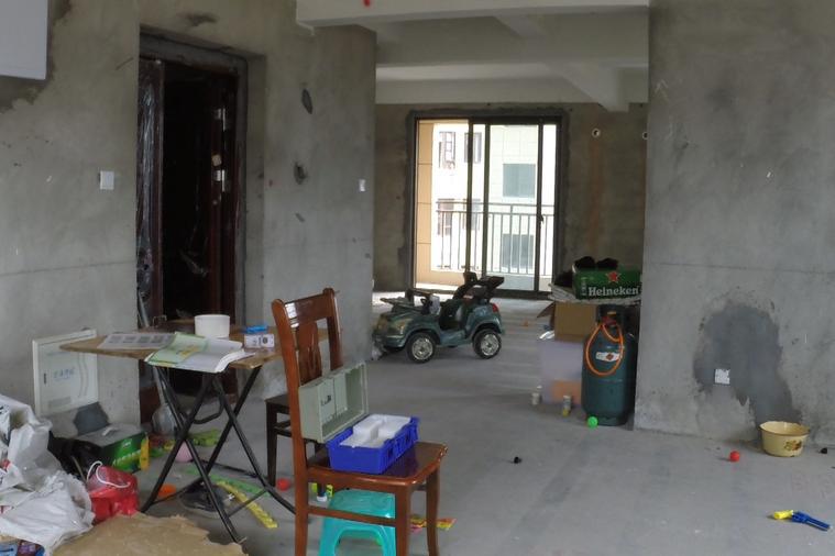 泰顺县罗阳镇新城区万洋华府万洋苑9幢804室