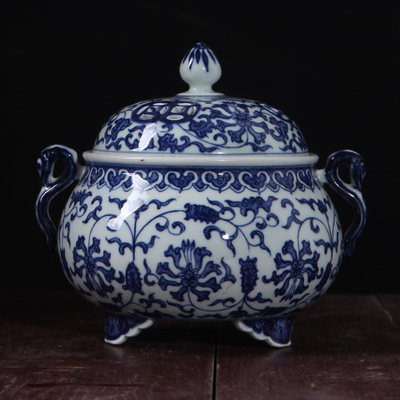 乾隆款青花缠枝莲纹香炉