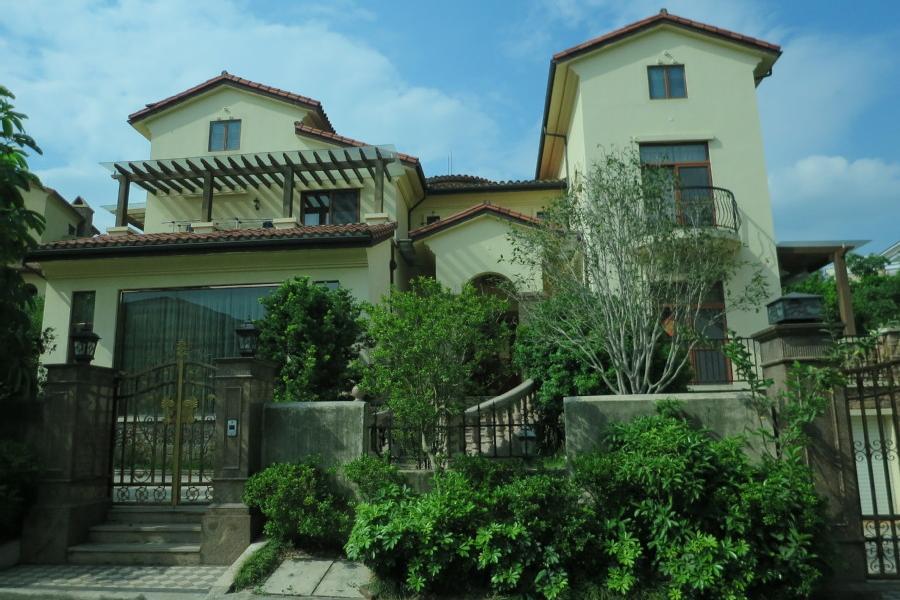 【第一次拍卖】肇庆市端州区七星路268号星湖名郡兰瑰别墅东区26幢