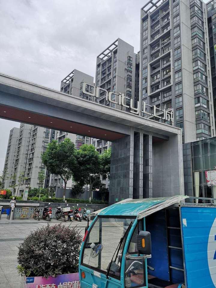 桐乡市濮院镇桐星大道710号上上城8幢3单元601室的房产