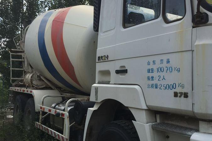 法院关于拍卖中联牌混凝搅拌车1台(车架号:lzgcl2t42cx018244,车牌号
