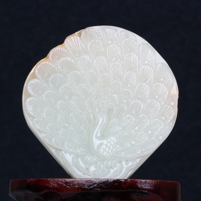 省级玉雕大师陈红湖作品 和田玉白玉孔雀开屏摆件 187.285克