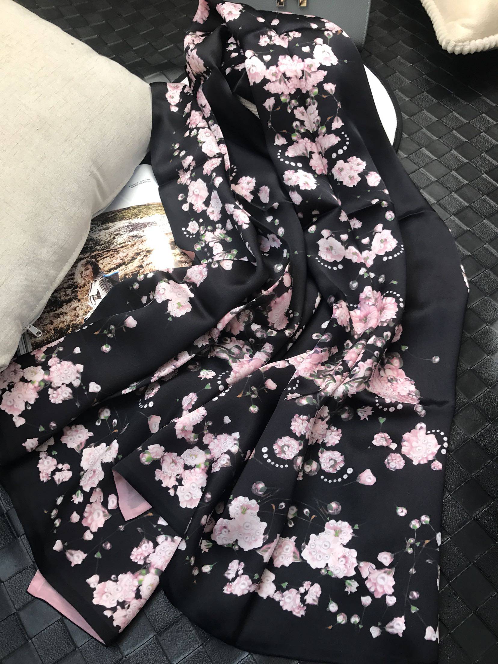 新款精品神秘浪漫樱花季 粉色碎花双层黑色真丝长巾 丝巾 披肩女