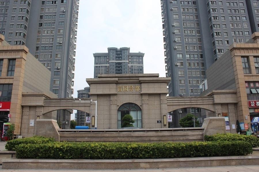 泗洪县富园景都16幢1单元1704室房产及16幢1单元地下82号储藏室