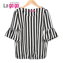 Lagogo/拉谷谷2015夏季新品经典黑白条纹喇叭袖上衣EBA612G917